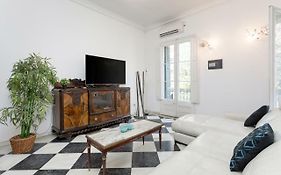 1229 - Awesome City Center Apartment With Terrace